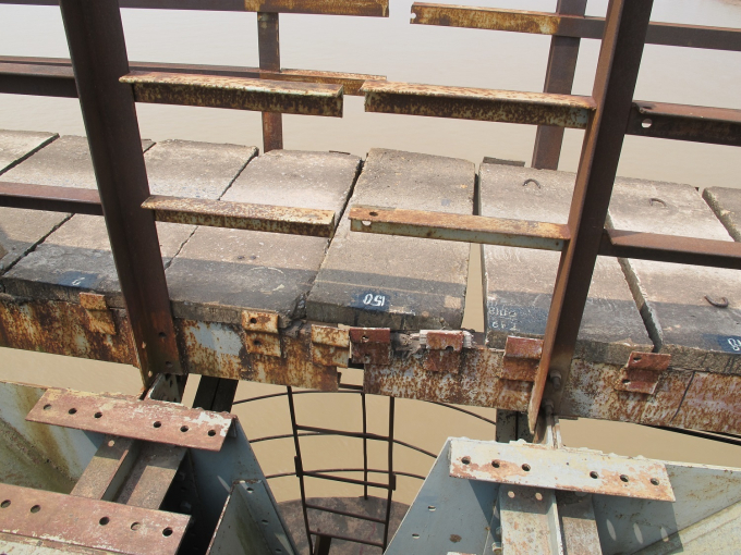 nhieu-vi-tri-tren-cau-bi-hoen-gi-copy-1569315455-width1500height1125