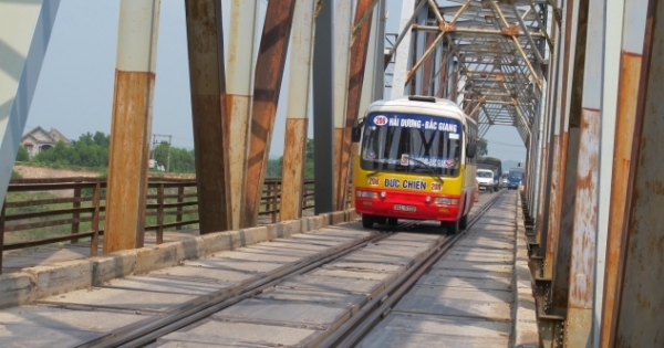 ĐBQH kiến nghị "cần xóa bỏ cầu đường bộ đi chung với đường sắt"