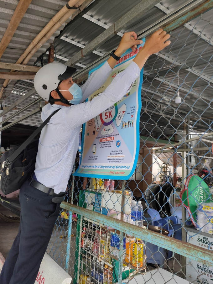 Nhan vien y te covid cong dong