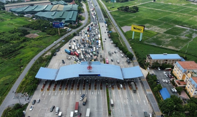 Không kiểm tra phương tiện vận chuyển hàng hoá thiết yếu, lương thực, thực phẩm