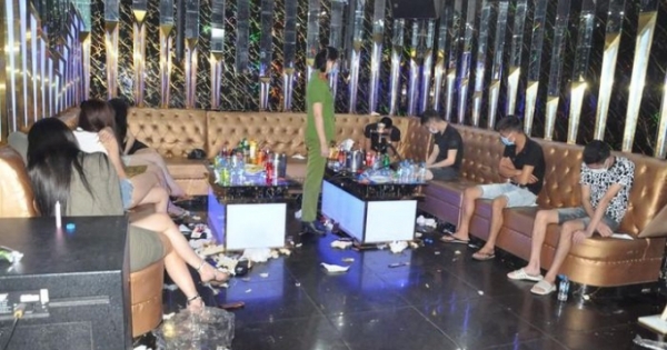 Bắt quả tang 50 đối tượng sử dụng ma túy tại quán karaoke