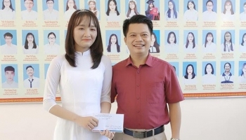 Thủ khoa khối A1 là nam sinh Bắc Giang, nữ sinh Hà Tĩnh thủ khoa toàn quốc với 3 điểm 10