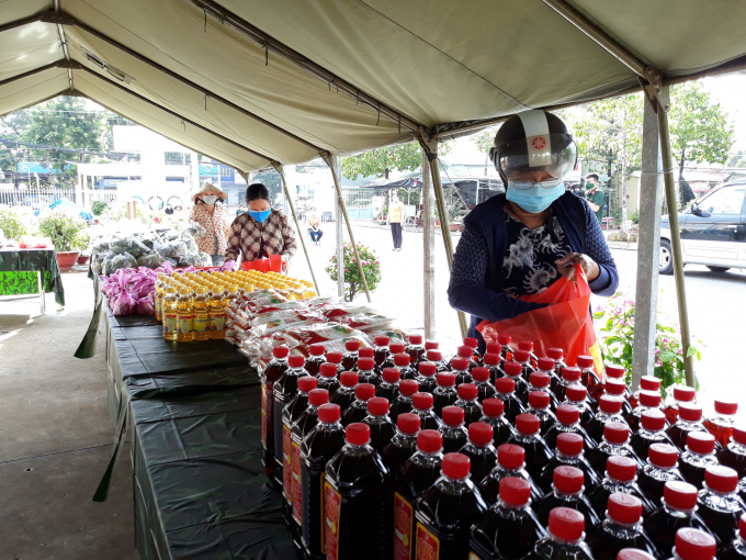 Gian hang o dong day du cac loai thuc pham