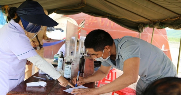 Các tỉnh miền Trung nâng cao kiểm soát khi người dân tự phát về quê “tránh dịch”