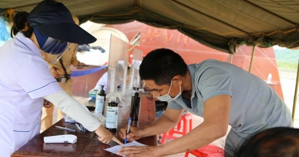 Các tỉnh miền Trung nâng cao kiểm soát khi người dân tự phát về quê “tránh dịch”