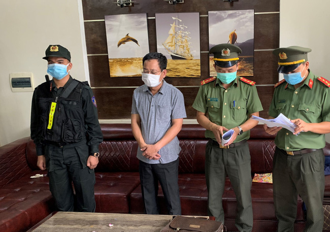 Ông Trần Xuân Long- Chánh Văn phòng Cảng hàng không quốc tế Phú Bài bị khởi tố, bắt tạm giam.