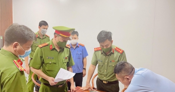 Thanh Hoá: Bắt 2 chuyên gia người Trung Quốc về hành vi buôn lậu