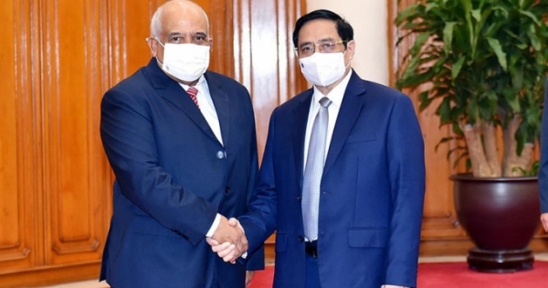 Thủ tướng Phạm Minh Chính tiếp Đại sứ Cuba, thúc đẩy hợp tác vaccine