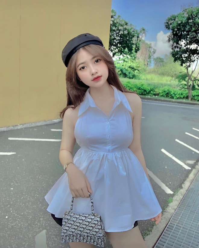 Mặc dù có công việc tạo thu nhập nhưng Nhi vẫn đặt nhiệm vụ học tập lên hàng đầu. Thiếu nữ 18 tuổi biết cách cân bằng thời gian hợp lý để công việc không ảnh hưởng đến mục tiêu học tập.