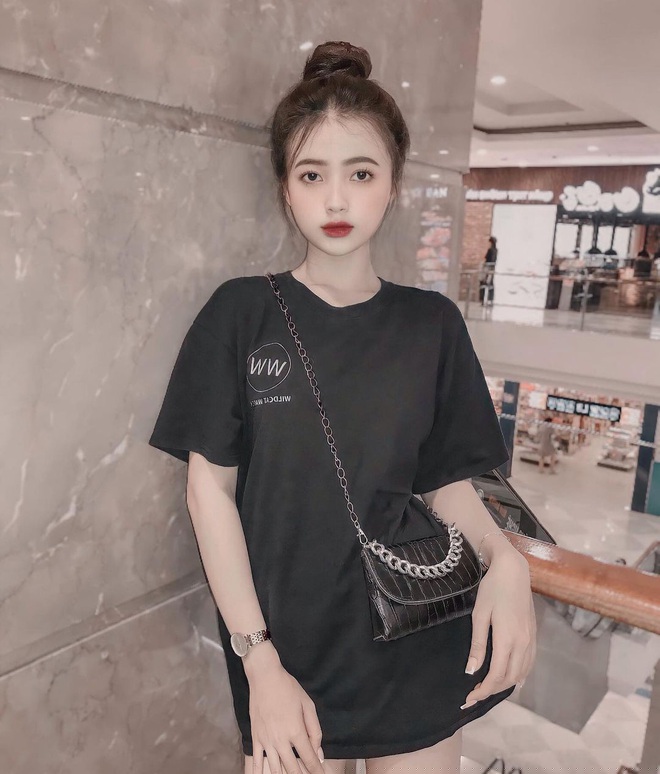 Phương Nhi được cư dân mạng biết đến với hình ảnh nữ sinh xinh xắn, năng động và phong cách thời trang đa dạng. Ngoài thời gian dành cho việc học ở trường, Phương Nhi cũng làm người mẫu ảnh, quảng cáo để vừa nâng cao kỹ năng tạo dáng trước ống kính, tự tin giao tiếp và có thêm nguồn thu nhập mua sắm những thứ mình thích.