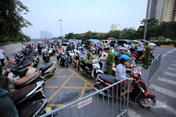 khong-de-un-tac-tai-chot-chan-kiem-soat-dich-covid-19-o-ha-noi-1