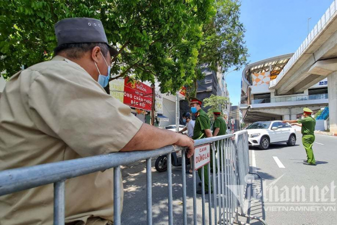 khong-de-un-tac-tai-chot-chan-kiem-soat-dich-covid-19-o-ha-noi.