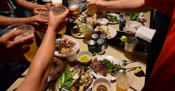 Đến nhà bạn uống bia trong lúc giãn cách, người đàn ông bị phạt 2 triệu đồng