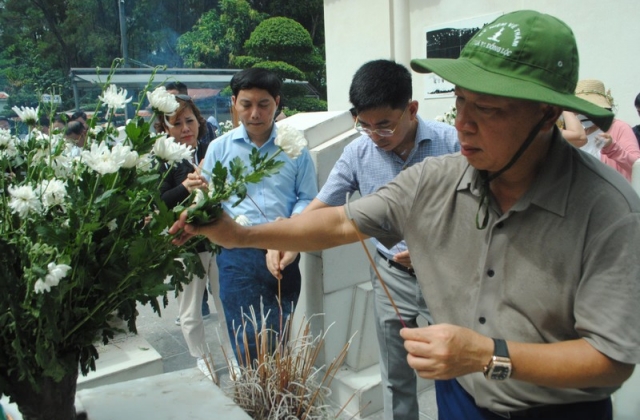B&aacute;o Ph&aacute;p luật Việt Nam h&agrave;nh tr&igrave;nh về địa chỉ đỏ Ng&atilde; ba Đồng Lộc