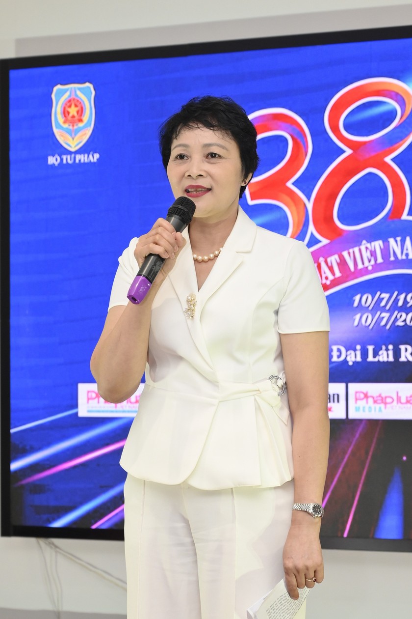 Chủ tịch c&ocirc;ng đo&agrave;n bộ Tư ph&aacute;p Khương Thị Thanh Huyền ghi nhận, 38 năm qua, B&aacute;o Ph&aacute;p luật Việt Nam đ&atilde; kh&ocirc;ng ngừng đổi mới v&agrave; lớn mạnh.