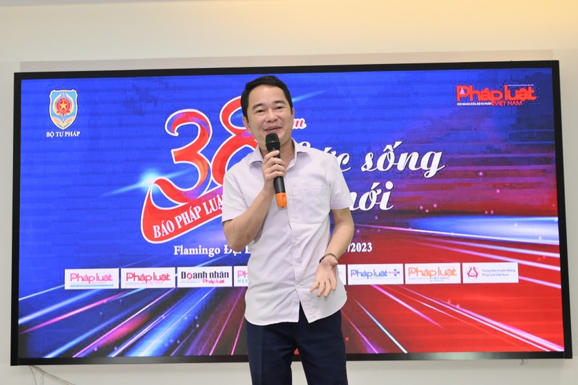 TS. Vũ Ho&agrave;i Nam - B&iacute; thư Đảng ủy, Tổng Bi&ecirc;n tập B&aacute;o Ph&aacute;p luật Việt Nam mong muốn tập thể c&aacute;n bộ, ph&oacute;ng vi&ecirc;n, nh&acirc;n vi&ecirc;n B&aacute;o Ph&aacute;p luật Việt Nam tiếp tục quyết t&acirc;m v&agrave; quyết t&acirc;m hơn nữa để trở th&agrave;nh tờ b&aacute;o h&agrave;ng đầu tuy&ecirc;n truyền phổ biến ph&aacute;p luật của B&aacute;o ch&iacute; C&aacute;ch mạng Việt Nam.