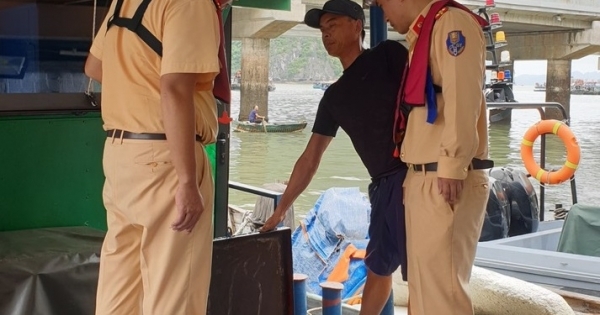 Quảng Ninh: Phát hiện tàu vỏ thép vận chuyển 1.000 lít dầu diezen không rõ nguồn gốc