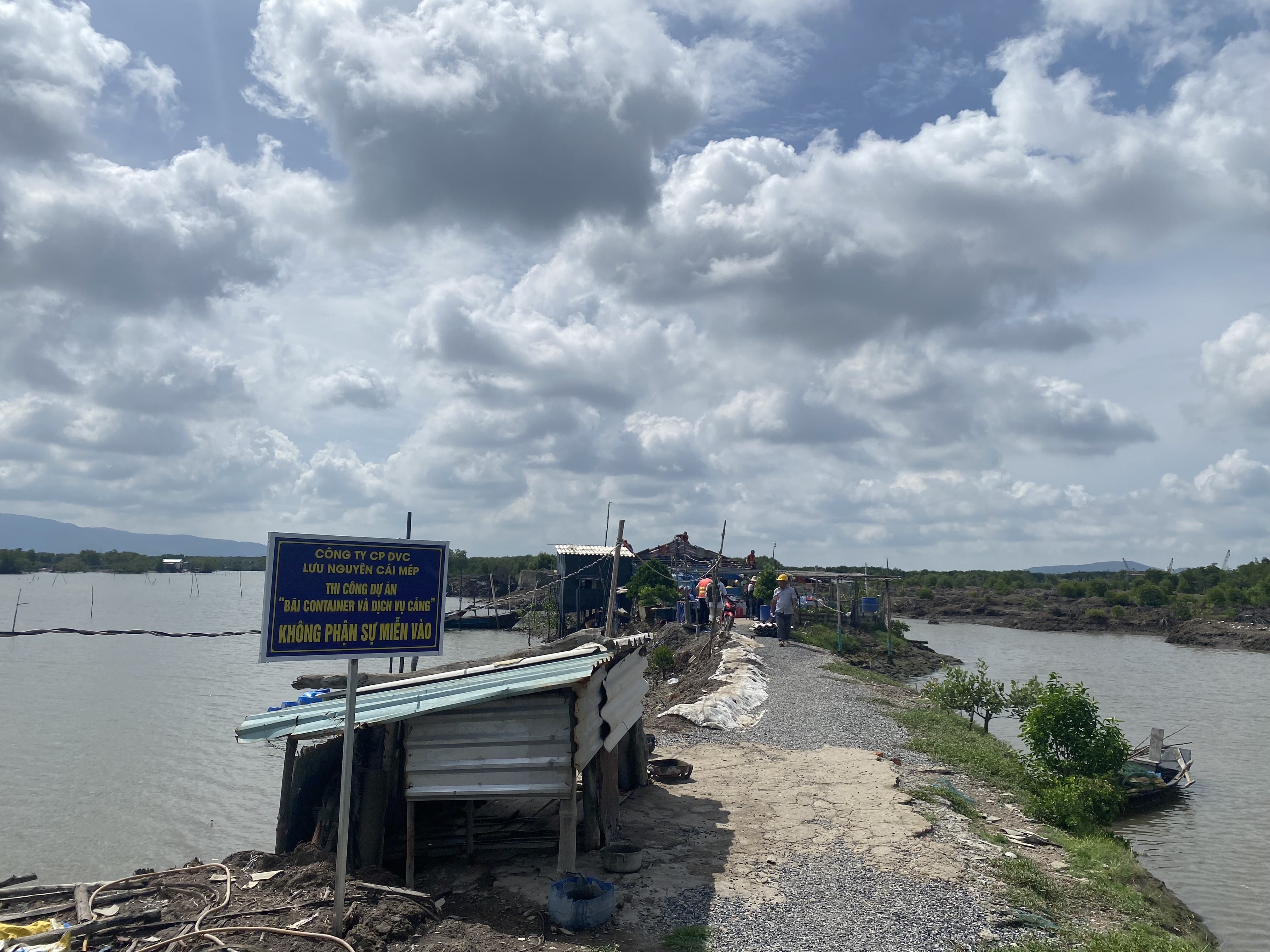 H3 Khu vuc thi cong du an bai container va dich vu cang