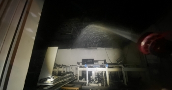 Kịp thời dập tắt đám cháy tại xưởng may rộng 200m2