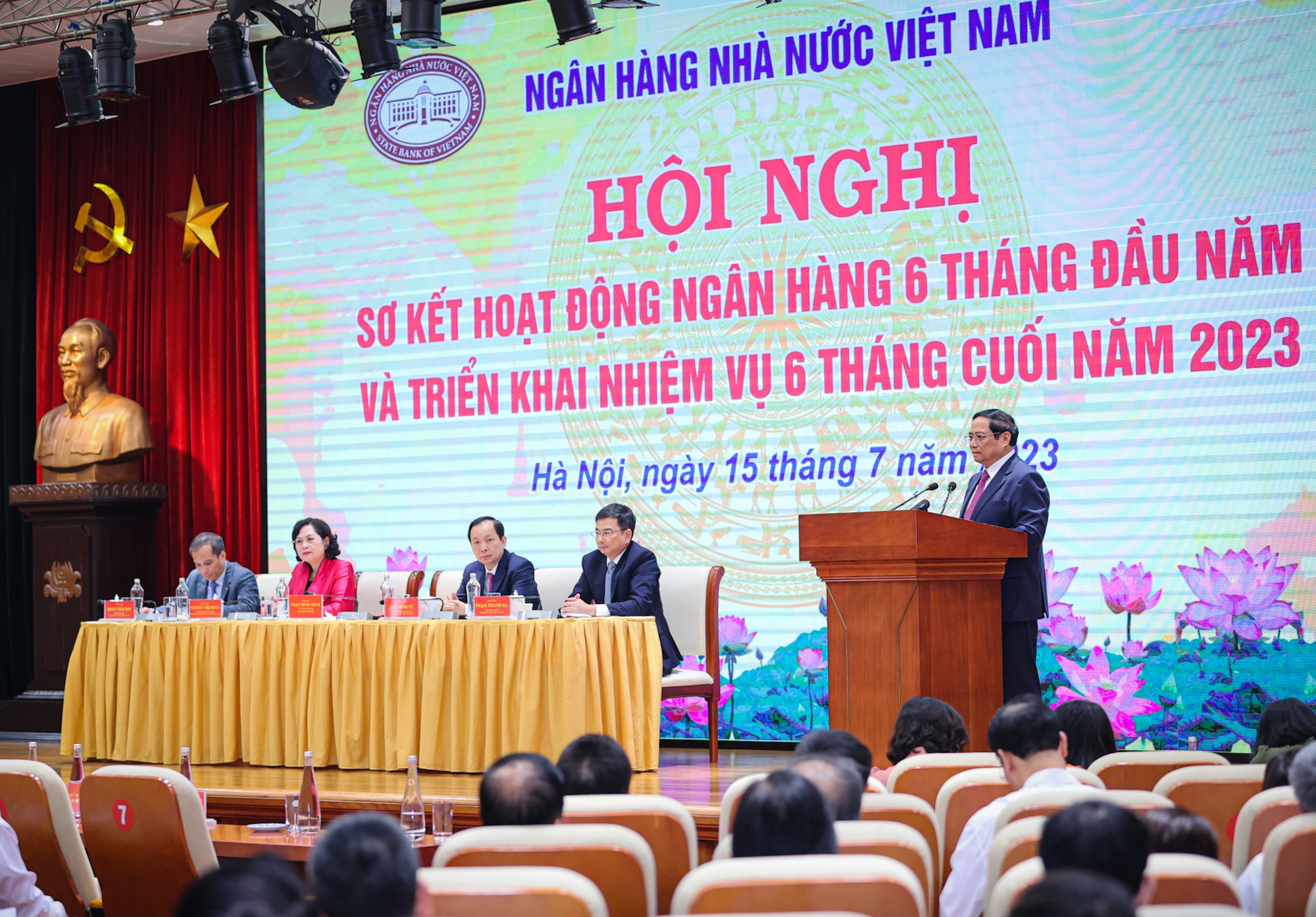 Thực hiện chính sách tiền tệ nới lỏng hơn có trọng tâm, trọng điểm, tiếp tục giảm lãi suất cho vay cho doanh nghiệp - Ảnh 6.