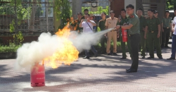 Nghệ An: Phát động phong trào "Nhà tôi có bình chữa cháy"