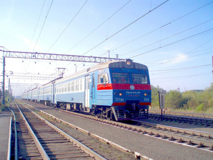 regular-train-in-vietnam-2130