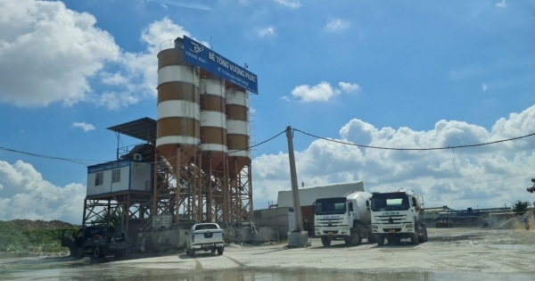 Quảng Ninh: Trạm trộn bê tông ngang nhiên hoạt động bất chấp lệnh tháo dỡ nhiều năm