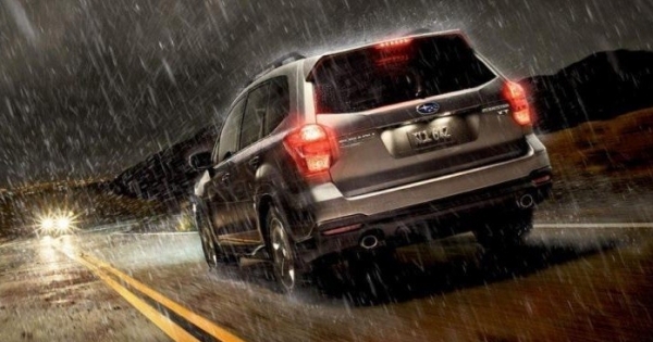 Một số lưu ý khi lái xe dưới trời mưa bão để đảm bảo an toàn