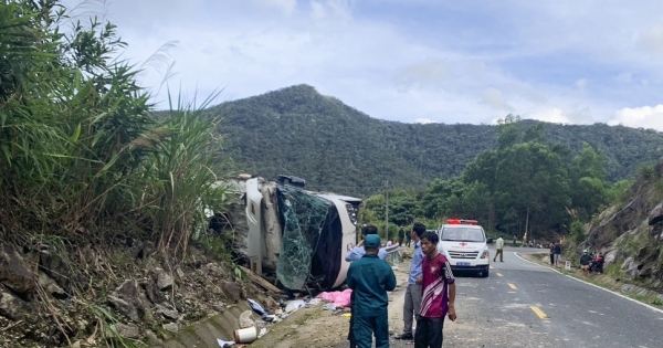 Tập trung tối đa lực lượng cứu chữa nạn nhân vụ tai nạn giao thông đặc biệt nghiêm trọng tại Khánh Hoà