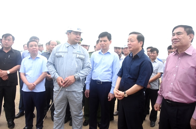 Phó Thủ tướng Trần Hồng Hà kiểm tra tiến độ Dự án mở rộng Cảng hàng không Điện Biên