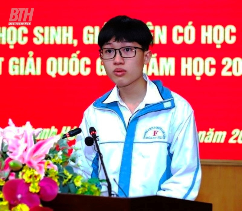 Em Lê Viết Hoàng Anh, học sinh lớp 12, Trường THPT Chuyên Lam Sơn. (Nguồn ảnh: baothanhhoa.vn)