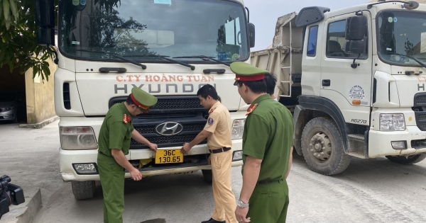 Tăng cường kiểm soát xe ô tô kinh doanh vận tải