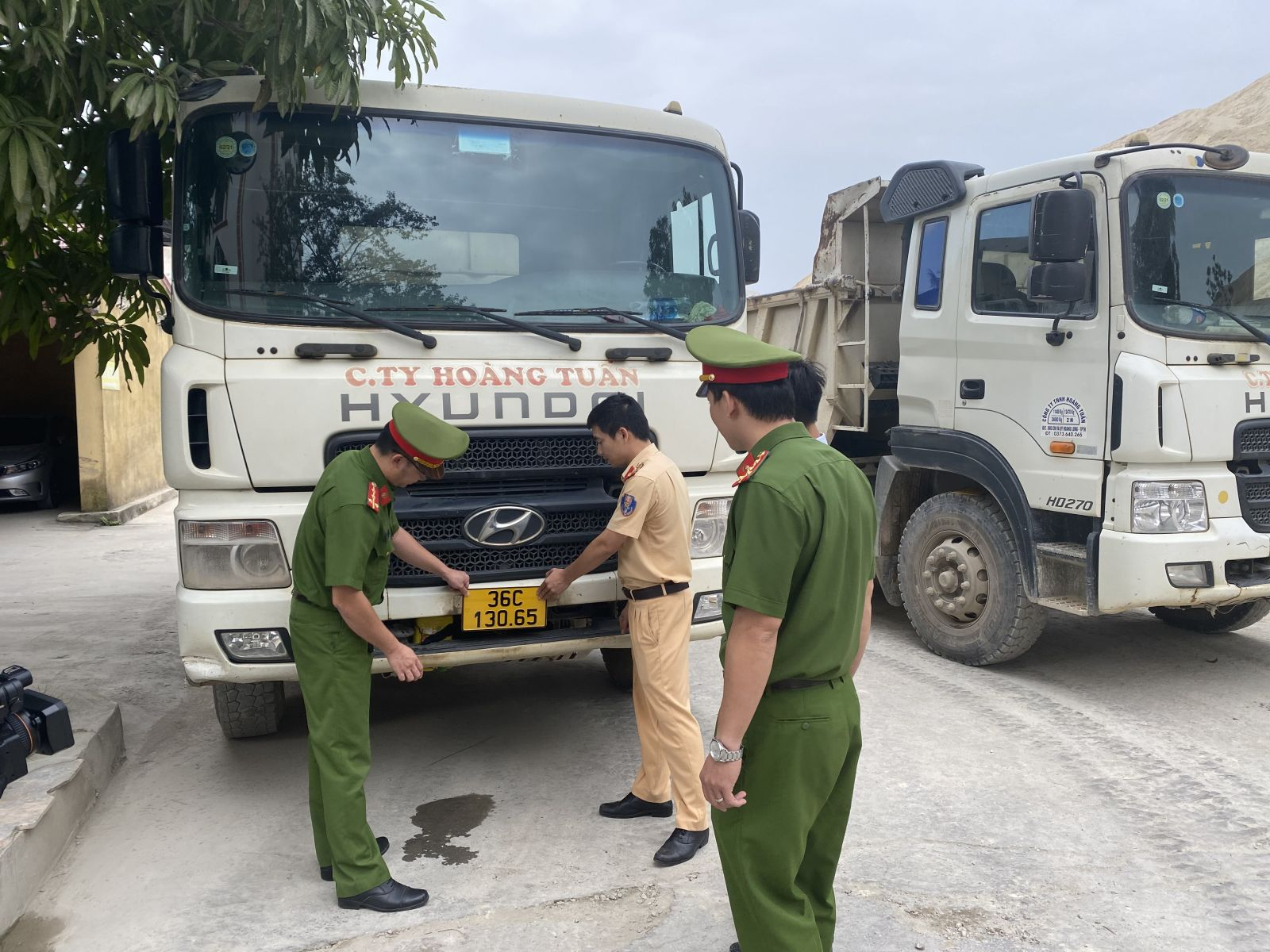 Doi bien so nxe Hoang Tuan 2