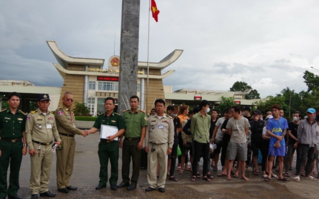 Tiếp nhận 33 công dân bị ép lao động ở Campuchia về nước