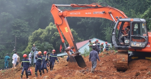 Đã tìm thấy thi thể của 4 nạn nhân trong vụ sạt lở kinh hoàng tại đèo Bảo Lộc