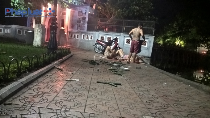 V&agrave;o c&aacute;c ng&agrave;y cuối tuần, c&aacute;c khu vực n&agrave;y thu h&uacute;t rất đ&ocirc;ng thanh ni&ecirc;n tụ tập. Đặc biệt l&agrave; th&agrave;nh phần xăm trổ, trọc đầu.