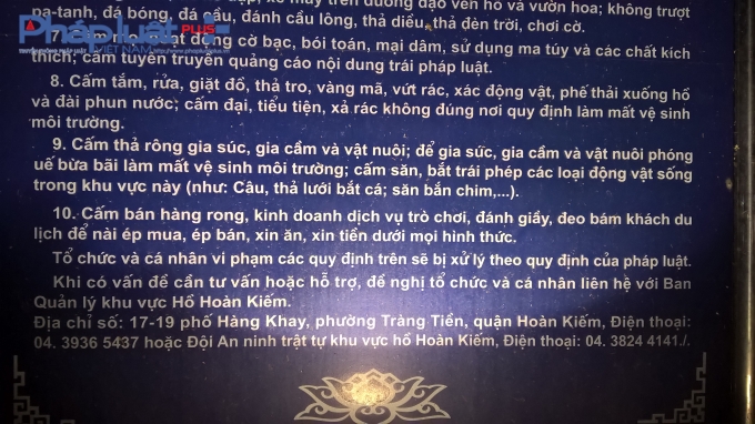 Đ&ecirc;m Hồ Gươm: Nhếch nh&aacute;c v&agrave; r&aacute;c thải