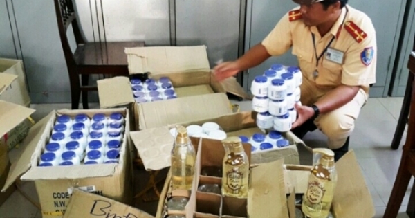 Huế: CSGT tỉnh TT Huế chặn đứng “mỹ phẩm lậu” trên đường vào Đà Nẵng