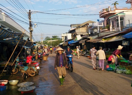 Chợ Dương Đ&ocirc;ng nổi tiếng l&agrave; khu chợ hải sản lớn nhất v&agrave; l&agrave; nơi mua b&aacute;n hải sản tấp nập nhất ở Ph&uacute; Quốc.