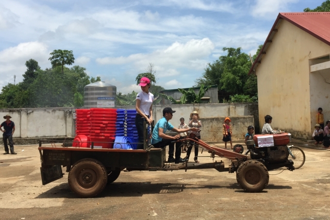 Hoa hậu Việt Nam 2016: Tr&aacute;c Th&uacute;y Mi&ecirc;u nhắc nhở, Chi Bảo bảo vệ th&iacute; sinh HHVN vụng về trước ống k&iacute;nh