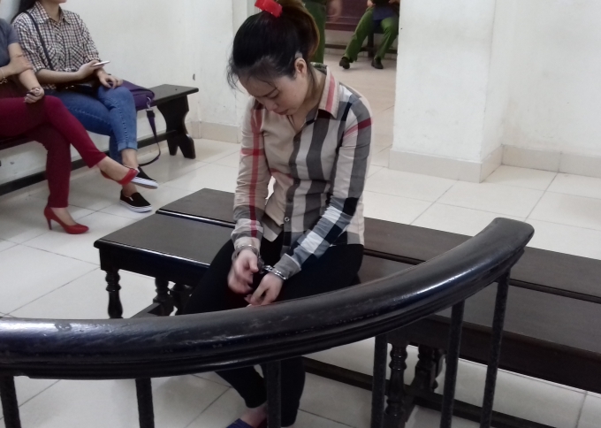 Hợi trước v&agrave;nh m&oacute;ng ngựa.