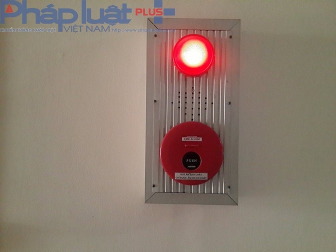 Người d&acirc;n cho biết, t&ograve;a nh&agrave; đ&atilde; từng xảy t&igrave;nh trạng ra b&aacute;o ch&aacute;y giả.