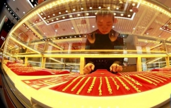 Giá vàng ngày 3/8: Vàng SJC cán mốc 37 triệu đồng/lượng