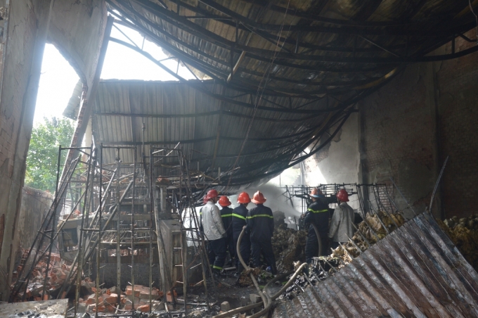 Nhiều t&agrave;i sản đ&atilde; bị ngọn lửa thi&ecirc;u rụi.