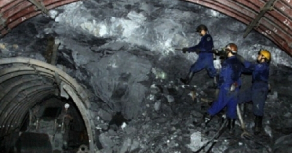 Quảng Ninh: Cuốc phải mìn câm, 3 thợ lò thương vong