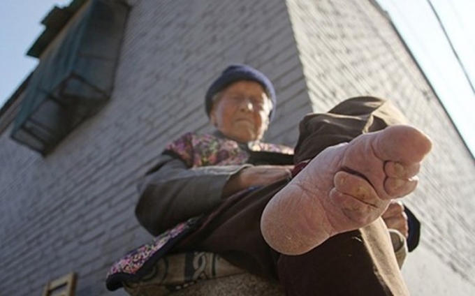 Ở Trung Quốc hiện giờ chỉ c&oacute; những cụ gi&agrave; cao tuổi c&ograve;n giữ được
