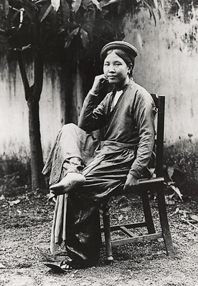 Một phụ nữ Bắc Kỳ thời kỳ 1919-1926.