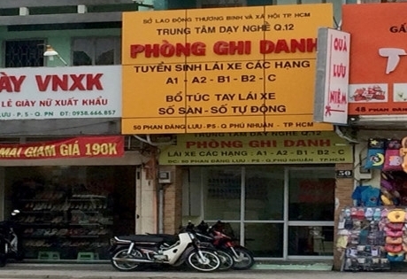 Vạch trần cơ sở dạy lái xe ô tô lừa "bao" đỗ 100%