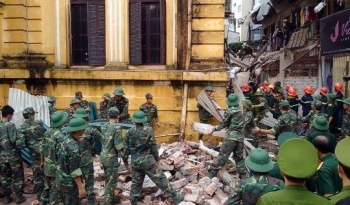 Nhìn lại vụ sập tòa nhà cổ kinh hoàng trên phố Trần Hưng Đạo tháng 9/2015