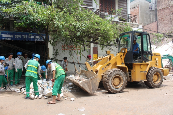 Đến 14 giờ, c&ocirc;ng t&aacute;c cứu hộ cơ bản đ&atilde; được ho&agrave;n tất.